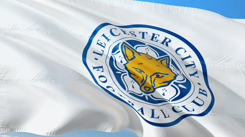 Huy hiệu cùng màu áo của câu lạc bộ Leicester