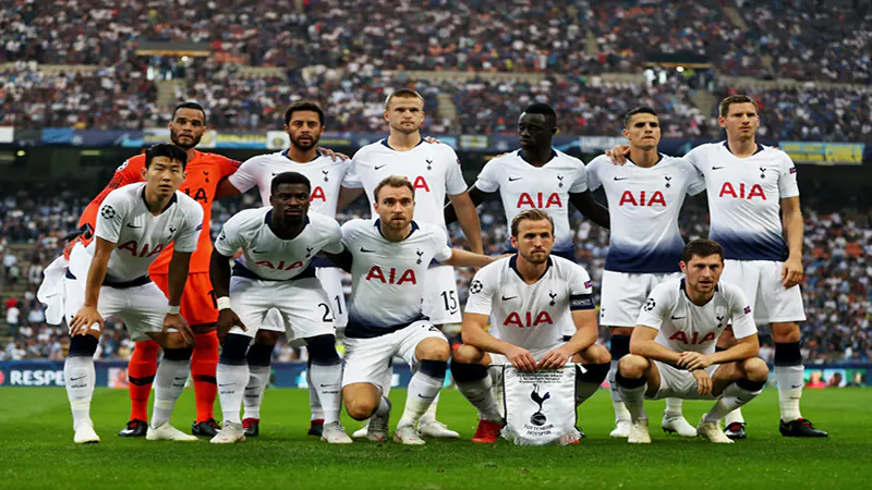 Màu áo và khẩu hiệu của Tottenham