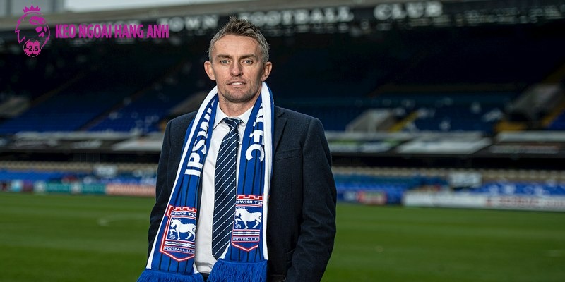 Kieran McKenna có sự nghiệp huấn luyện đầy ấn tượng